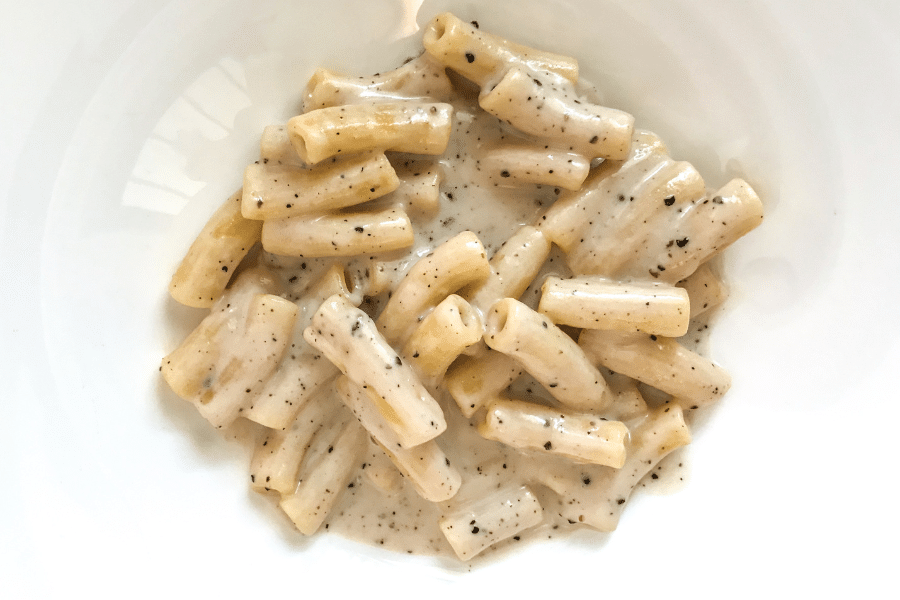 Cacio e pepe pasta Italian food